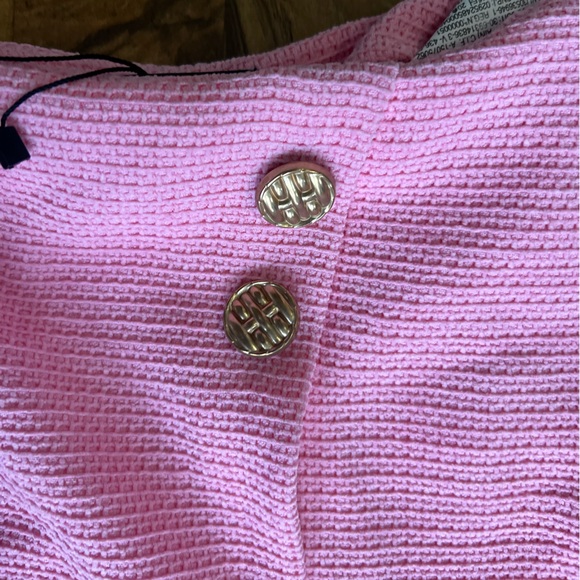 Zara bright pink textured mini skirt / skort gold details, NWT Size Small - Picture 4 of 10